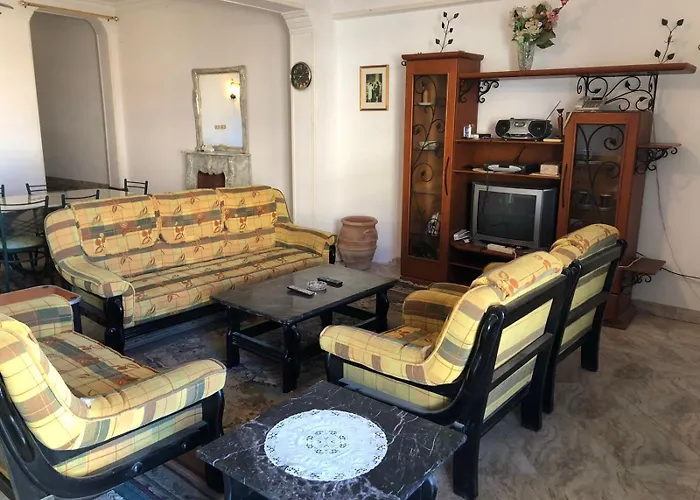 Stunning Seaview For Rent- Prime Location Hostel