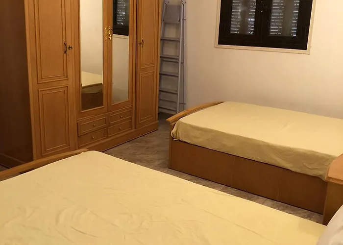 Stunning Seaview For Rent- Prime Location Hostel
